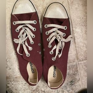 Women’s 8, men’s 6 gently used converse